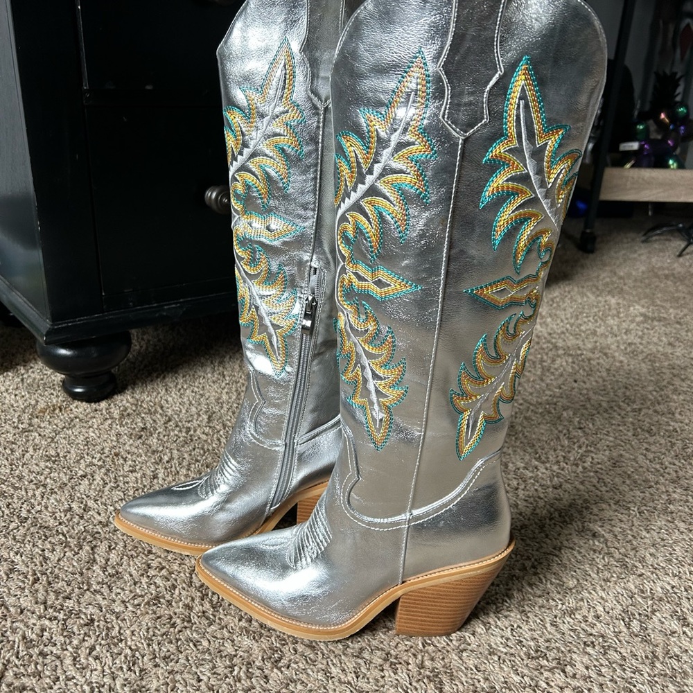 Silver Western Boots with Embroidered Design